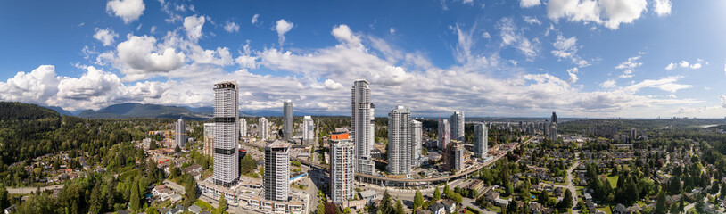 Obraz premium Panoramic View of Burnaby's Skyline on a Bright Sunny Day in British Columbia