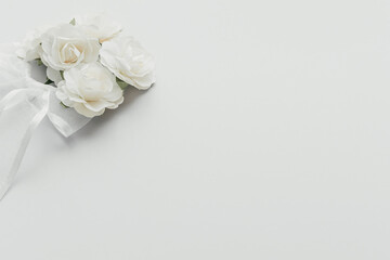 喪中はがき　白い花　灰色背景　シンプル