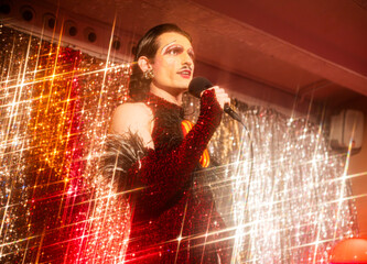 Drag Queen Star Captivates Audience With Powerful Performance in Alternative Queer Venue