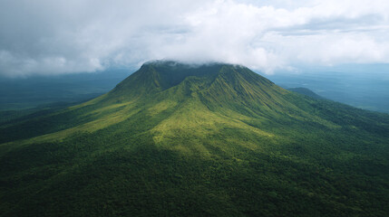 Fototapeta premium Majestic Green Volcano Mountain Landscape