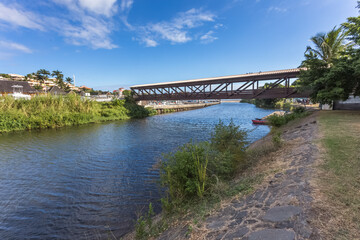 Passerelle sur la ravine Saint-Gilles, &icirc;le de la R&eacute;union 