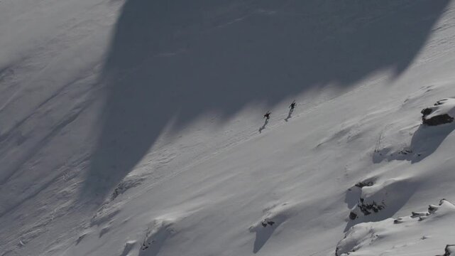 ski de randonn&eacute; film&eacute; &agrave; l'h&eacute;licopt&egrave;re