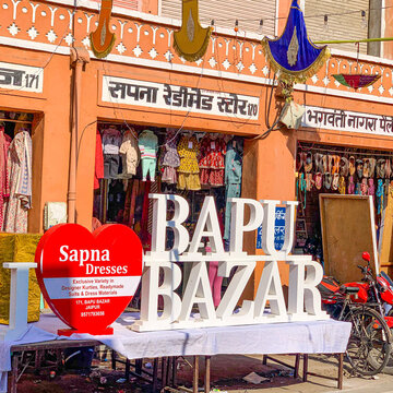 Shops at The Pink City, Johari, Hawa Mahal and Bapu Bazaar in Jaipur