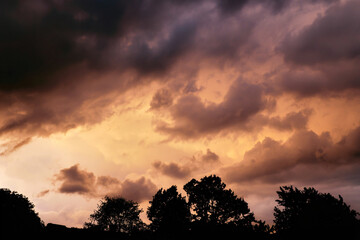 Obraz premium 015-049-Clouds-456-Silhouette_of_a_stormy_sky_with_heavy_clouds._--