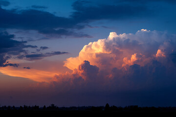 015-049-Clouds-523-Silhouette_of_dramatic_thunderheads_at_twilight.