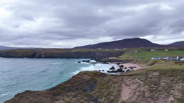 Sango sands viewpoint with sandy beach and sea waves surrounded by lush highlands in Scotland