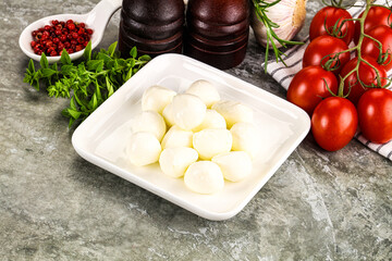 Small mozzarella mini cheese balls