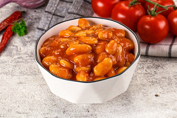 Baked kidney with tomato sauce
