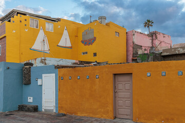 Fototapeta premium Architecture on the coast of the capital city of Las Palmas, Gran Canaria, Canary Islands