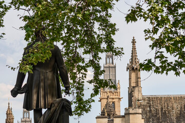 StStatue of Sir Robert Peel and the Palace of Westminstrer, London, UK