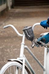 Obraz premium Painting an old bicycle with an airbrush outdoors in white, bicycle restoration