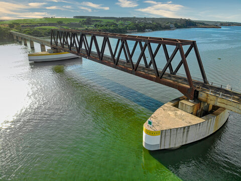 Train rail bridge over the Tiete River in the state of S&atilde;o Paulo
