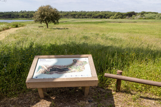 Lagoa pequena interpretive space map showing hiking trails and birdwatching spots in sesimbra, portugal
