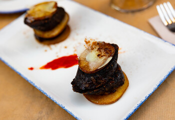 Timbale of pear and cheese blood sausage. Traditional dish for the region of Salamanca and Zaragoza. Spain