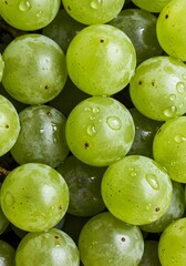 Obraz premium Close up of fresh green grapes with water droplets healthy eating and organic food photography