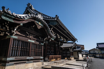 日本、京都、西本願寺、寺院、佛寺、佛教、木造建築、古代建築、庭園、文化財、日本文化、歷史名勝、綠色、風景、青空、秋、写真素材