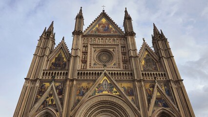 Orvieto, Italy - 6 January 2025. Frontal view of the Duomo di Orvieto’s façade in daylight,...