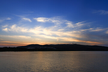 Naklejka premium sunset over the river and mountain