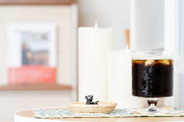 アイスコーヒーとくまの置き物,夏,インテリア