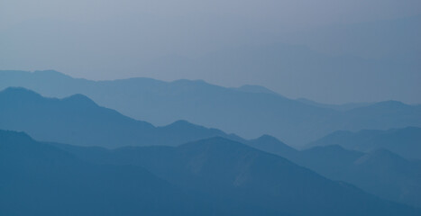 Obraz premium 霧が湧く美しい高原 霧ヶ峰 