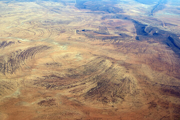 Karge Landschaft in Zentral-Namibia vom Flugzeug aus