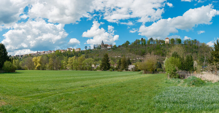 Panorama von Orlam&uuml;nde in Th&uuml;ringen mit Kemenate und Kirche St. Marien