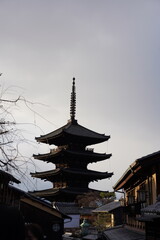 Fototapeta premium japanese temple in kyoto japan. Yasaka Pagoda, Hokan-ji Temple, Yasaka-no-to. Famous tourist spot