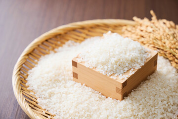 枡に盛った日本の生米