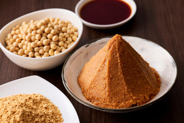 味噌や醤油などの大豆の発酵食品