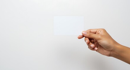 Obraz premium Blank white card held by hand