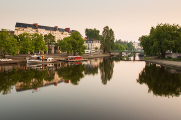 Obraz premium Les bords de l'Erdre à Nantes - The banks of Erdre river at Nantes