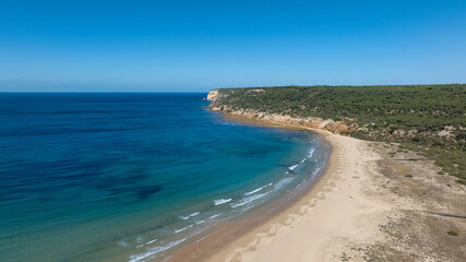 Vista aérea de bonita playa de la Hierbabuena en Barbate, Andalucía