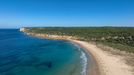 Vista aérea de bonita playa de la Hierbabuena en Barbate, Andalucía 