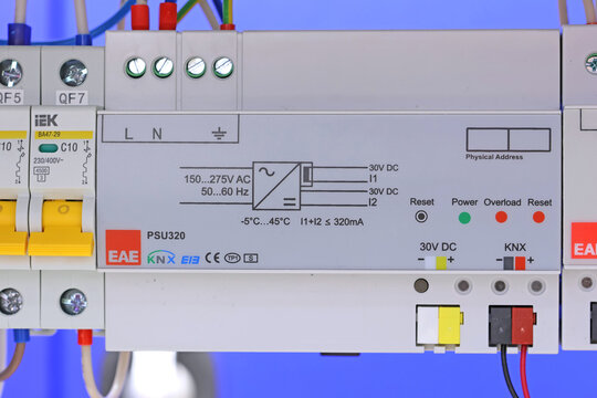 KNX data bus power supply from EAE. Mounted on the DKC metal mounting rod in the electrical control panel. 