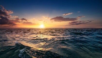 Obraz premium the ocean and sunset in the evening