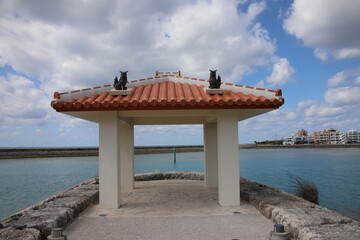 防波堤の先端にある東屋