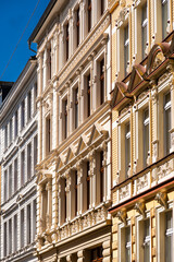 Straßenzug mit Altbauten aus der Gründerzeit in Wuppertal, Deutschland