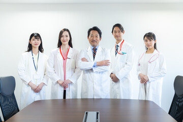 医療施設で働くスタッフ