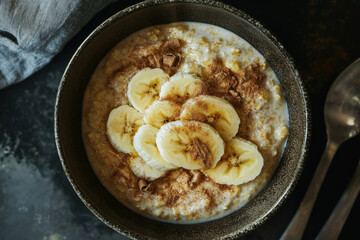 Bowl of oat topped with bananas and cinnamon.