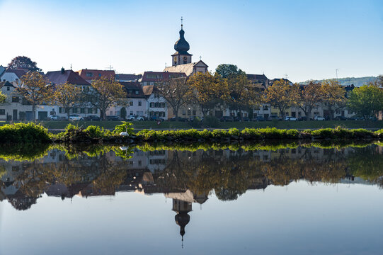 Stadtansicht von Marktheidenfeld am Flussufer