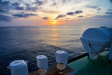 フェリーから見る夕日