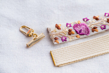 インド刺繍リボンとクリンプエンドパーツ