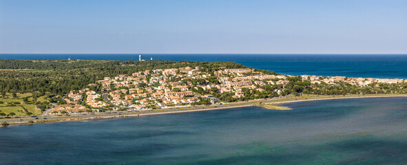 Panorama de Leucate plage et du quartier de la falaise.