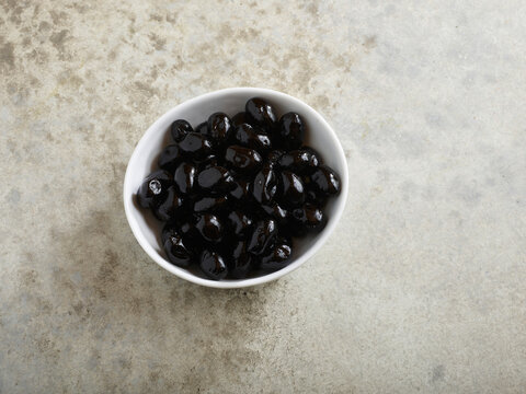 Black olives in dish