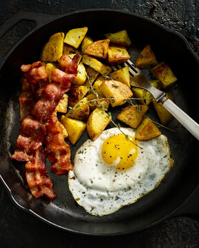 fried eggs with bacon