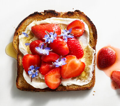 Toast with fresh strawberries