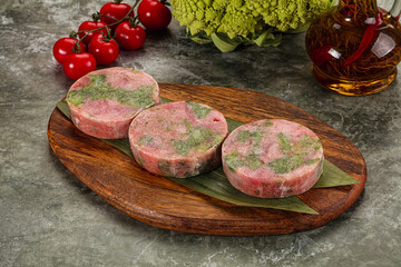 Raw Tuna medallion with broccoli