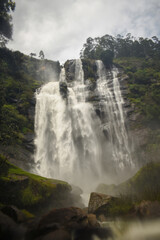Fototapeta premium Bomburu Ella Waterfall, Galpalama, Nuwara Eliya, Sri Lanka.