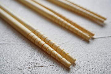 3本の菜箸の先
