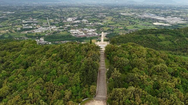 Monte Cassino, Wzg&oacute;rze 593, pomnik, G&oacute;ra Ofiarna, 3 Dywizja, Strzelc&oacute;w Karpackich